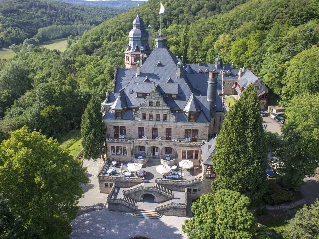 https://www.opti-hc.de/wp-content/uploads/2022/02/Schlosshotel_Wolfsbrunnen_78-1280x960.jpg